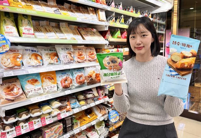 GS25 "베이커리 '성수' 1년만에 300만개 판매…매출 100억원" - 1