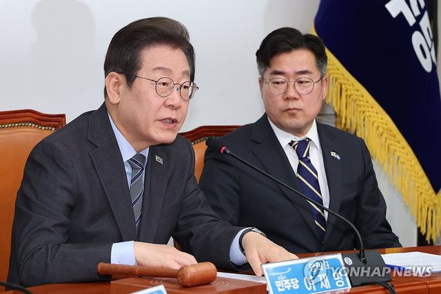 발언하는 이재명 대표