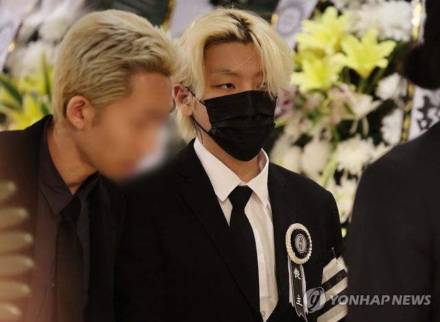 고 장제원 전 의원 빈소 들어가는 노엘