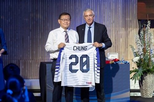 지난 2022년 IIHF 명예의 전당 헌액식에 참석한 정몽원 회장
