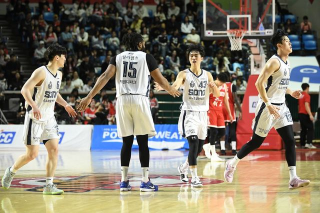 정성조와 소노 선수들