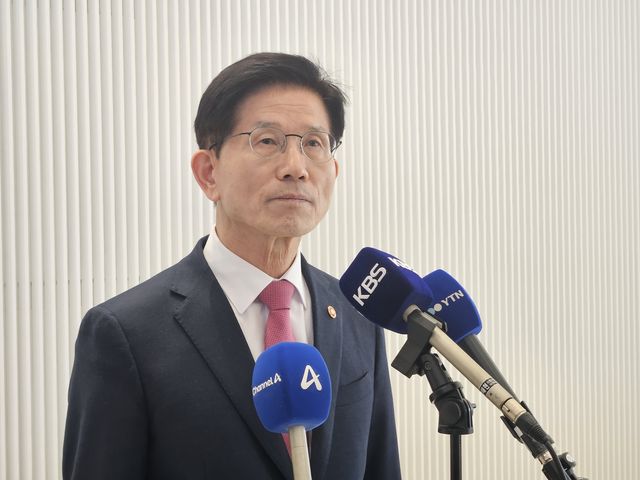 김문수 고용노동부 장관