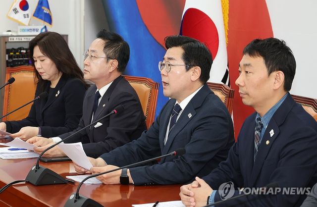 발언하는 박찬대 원내대표