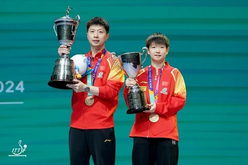 작년 ITTF 월드컵 남녀부 챔피언인 마룽(왼쪽)과 쑨잉사