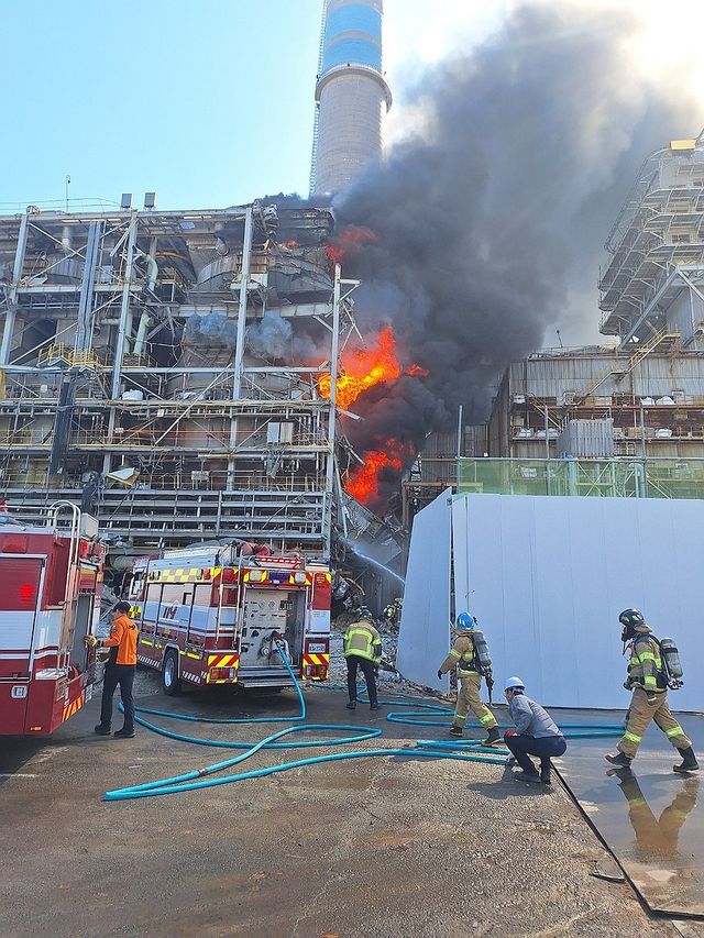 여수 화력발전소에 불…소방 당국, 진화 중