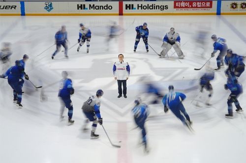 정몽원 회장을 중심으로 빙빙 도는 HL 안양 선수들