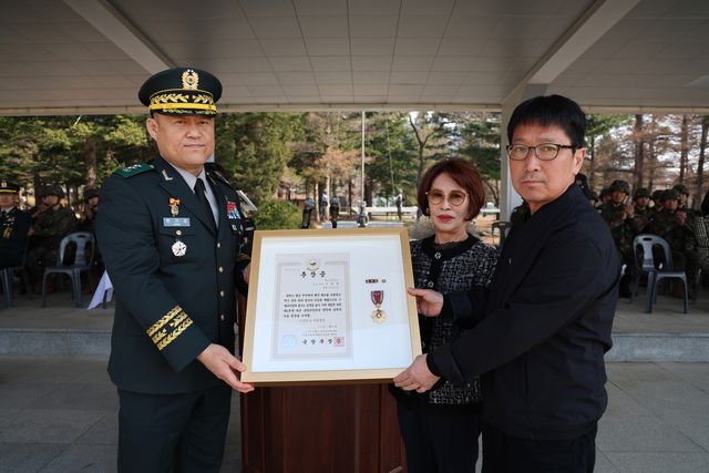 73년만에 전달된 화랑무공훈장