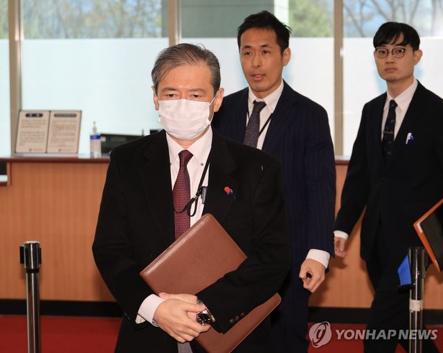 외교부로 초치되는 주한일본대사관 총괄공사