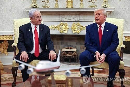 네타냐후 이스라엘 총리(좌)와 트럼프 대통령