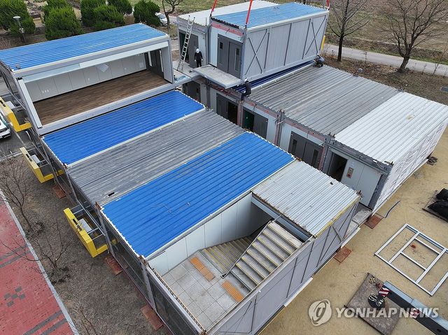산불 이재민 긴급주거시설 '모듈러주택' 설치 한창