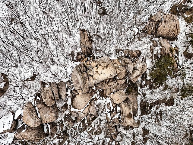 하늘에서 본 금샘 바위[사진/백승렬 기자]