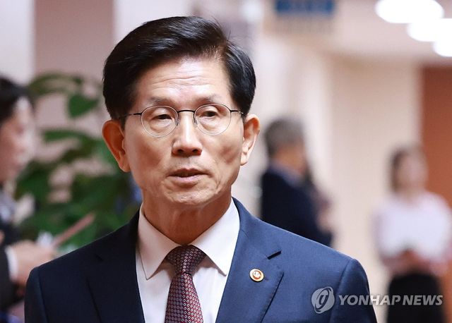 국무회의 참석하는 김문수 고용노동부 장관