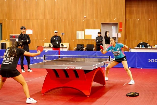 디아스와 실전에 가까운 훈련을 하는 신유빈(오른쪽)