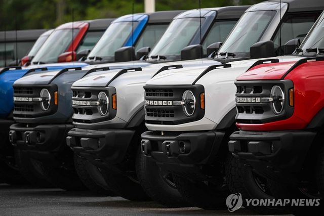 전시돼 있는 멕시코산 포드 차량