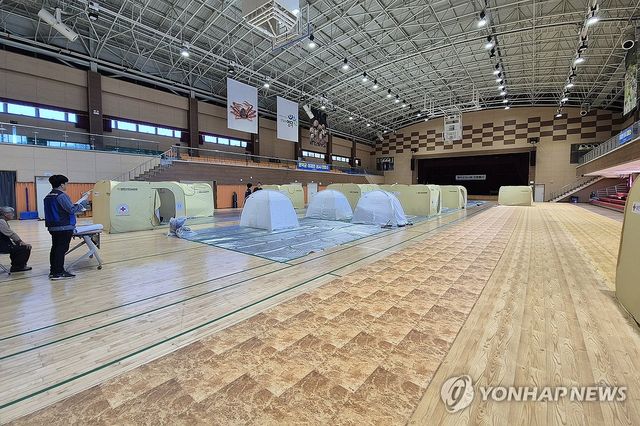 줄어든 이재민 대피소 텐트