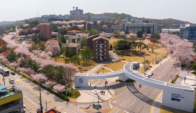 벚꽃이 만개한 순천향대 전경