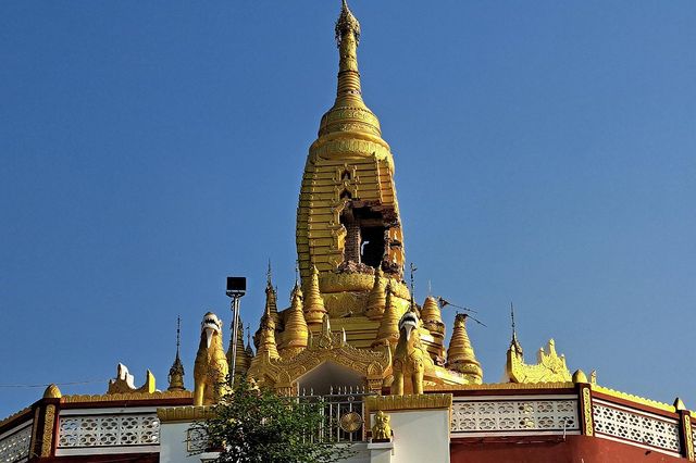 지진으로 부서진 불탑