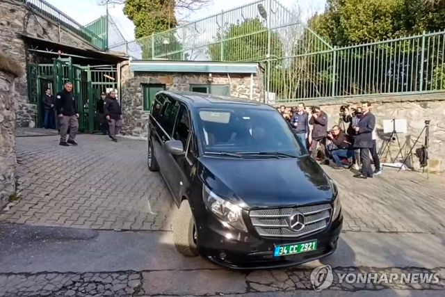 2월 27일 튀르키예 이스탄불에서 미국과 협상하고 떠나는 러시아 대표단 차량