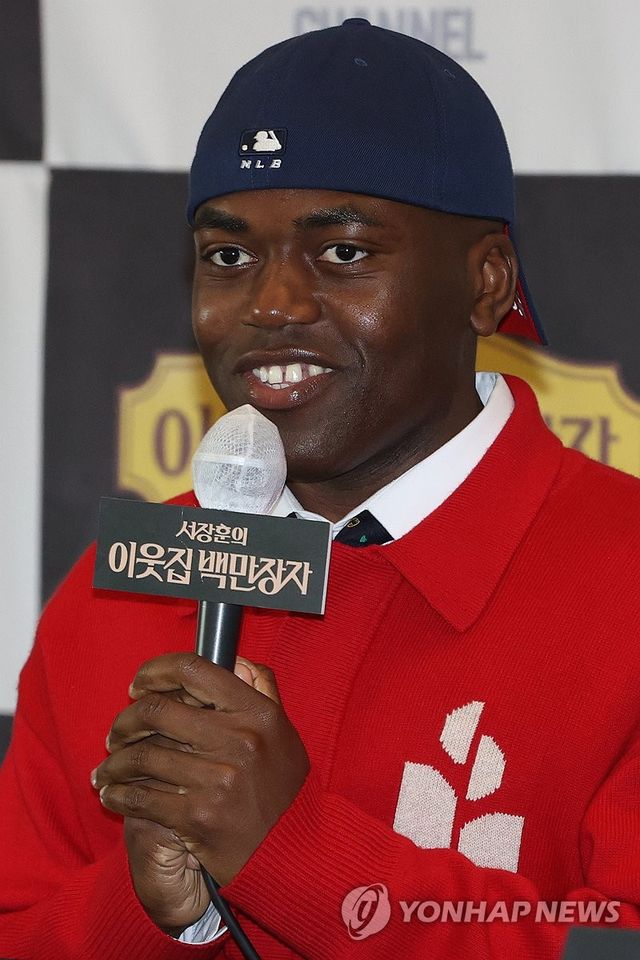 인사말하는 조나단