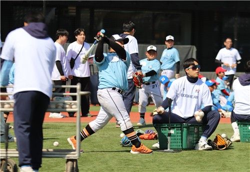 지난 7일 사직구장에서 진행한 두드림 야구클리닉