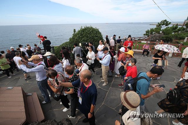 용두암 찾은 중화권 단체관광객