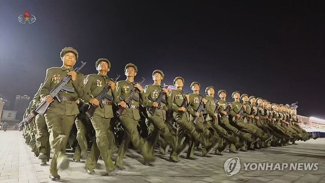 북한, '민방위무력 열병식' 개최