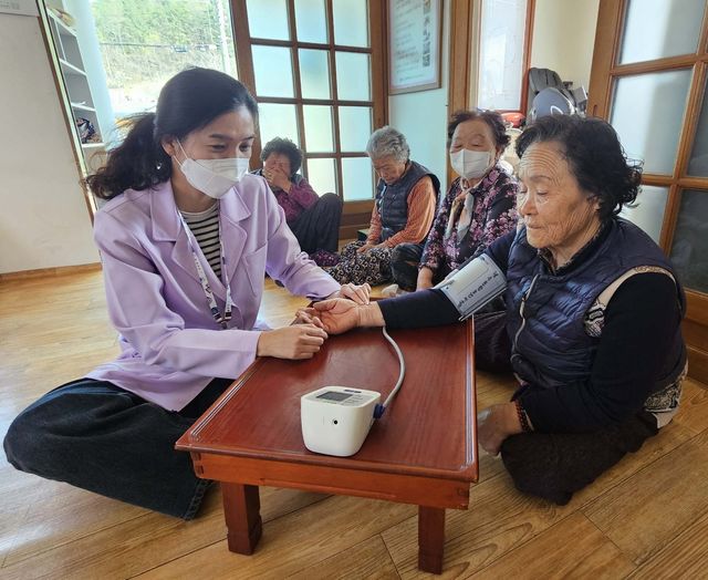 산불피해 경로당에 찾아가는 건강관리 서비스 지원