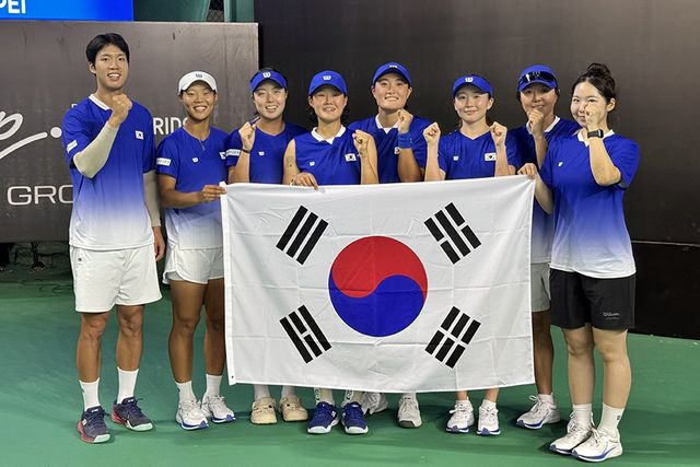 장광익 코치, 백다연, 정보영, 김다빈,이은혜,박소현,조윤정 감독,박소연 트레이너.