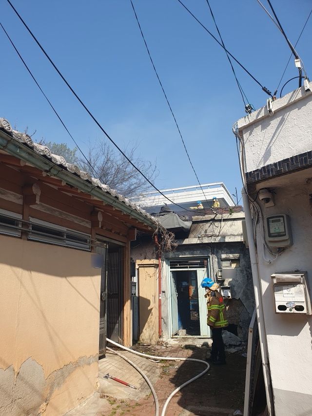 불이 난 단독주택