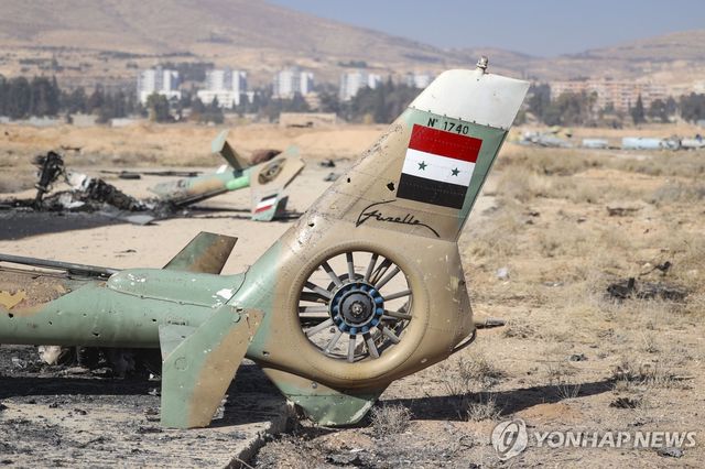 이스라엘군의 폭격으로 파괴된 시리아 공군기지