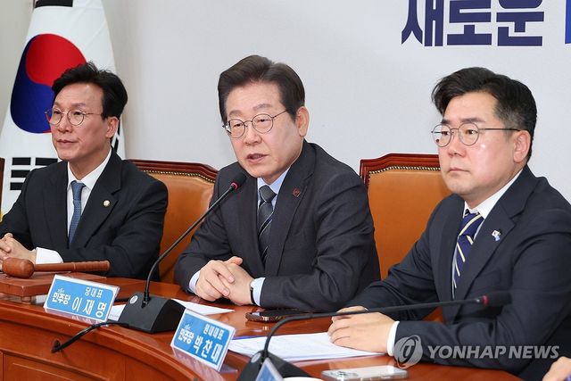 발언하는 이재명 대표