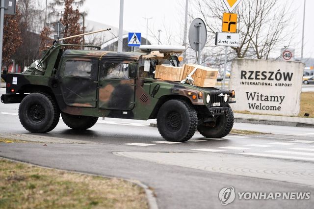 폴란드 야시온카의 미군 차량