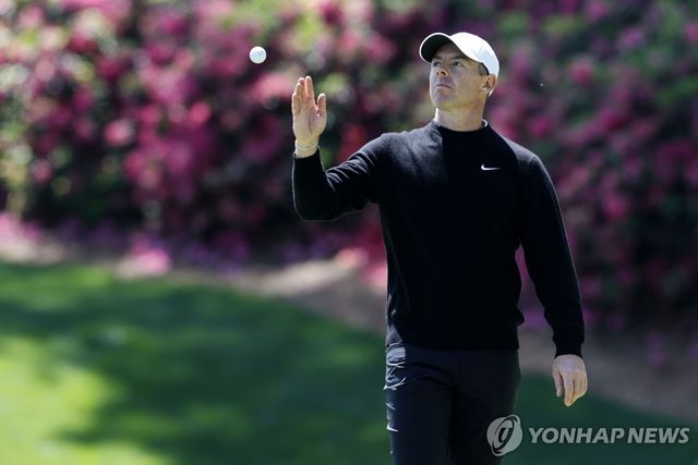 마스터스 앞두고 연습 라운드하는 매킬로이