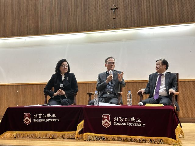 대담하는 문무일 전 검찰총장