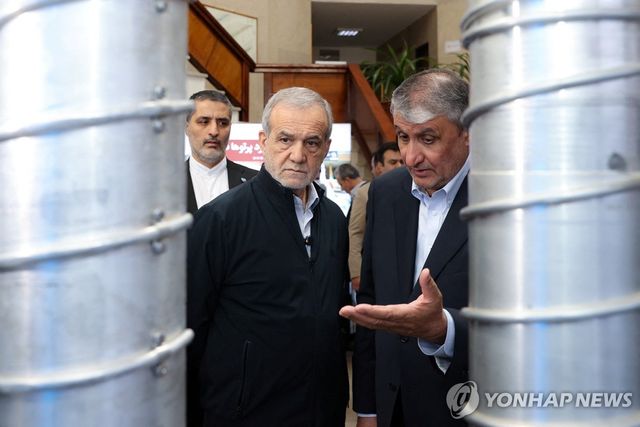 핵설비 살펴보는 이란 대통령