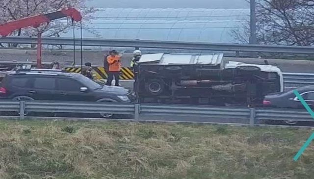 고창담양고속도로 탑차 전도사고