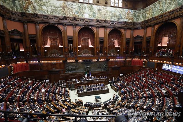 찰스 3세, 이탈리아 의회 연설