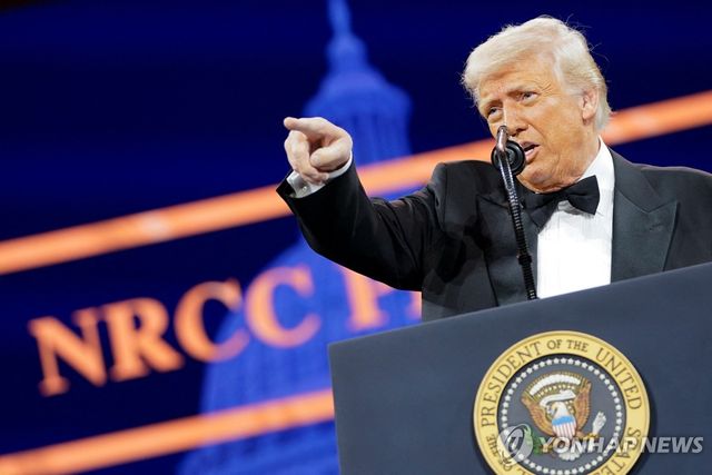 연설하는 트럼프