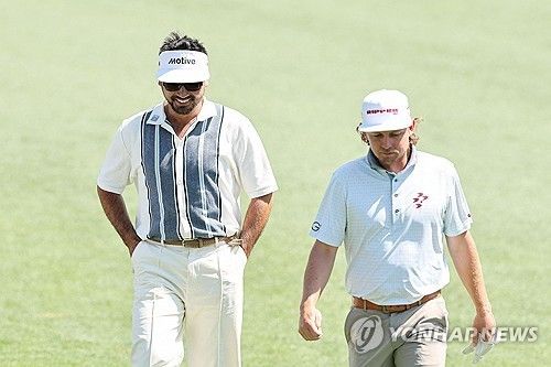 캐머런 스미스(오른쪽)와 연습에 나선 제이슨 데이.