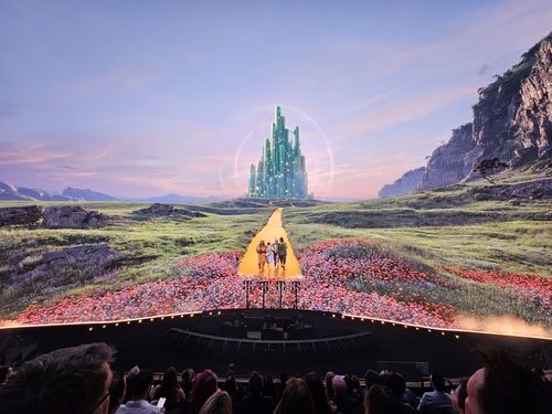 라스베이거스 스피어 스크린을 채운 '오즈의 마법사'