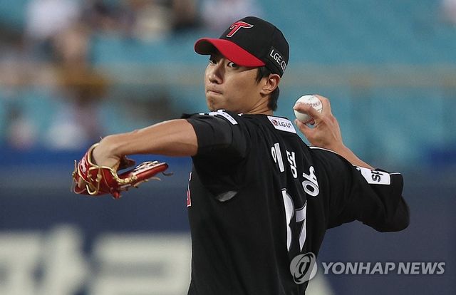 상무 입대를 미루고 2023년 공을 던지는 이정용