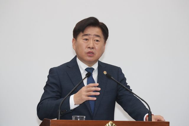 도정질문에서 답변하는 오영훈 제주지사