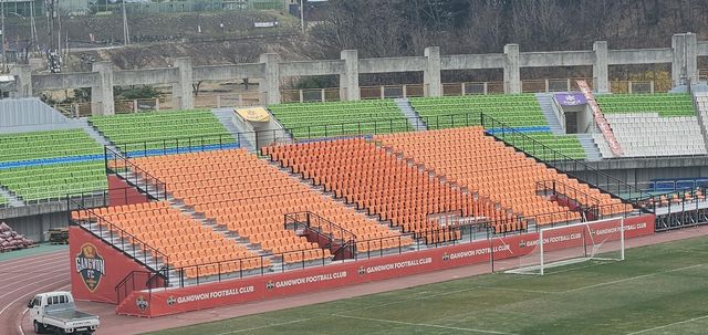 춘천시 송암스포츠타운 가변석 운영