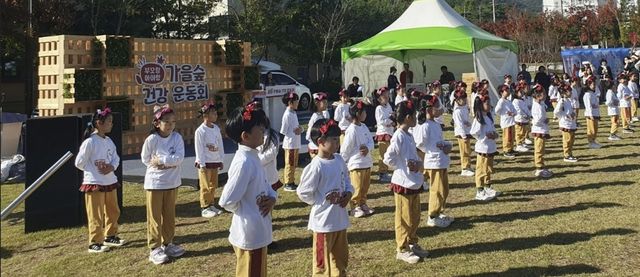 건강운동회 여는 어린이들
