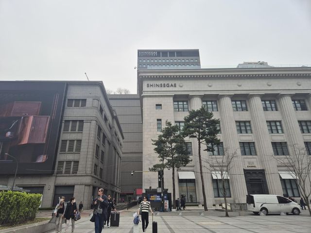 신세계百 '더헤리티지'(오른쪽)