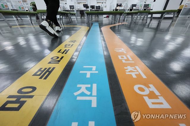 3월 취업자 19만3천명↑…'고용한파' 제조업·건설 일자리 급감