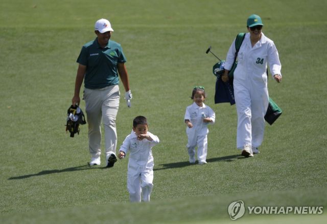 가족과 함께 파3 콘테스트 참가한 안병훈