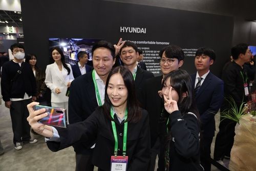 정기선 HD현대 수석부회장, 서울모빌리티쇼 방문 