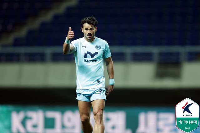 득점을 기뻐하는 대구 세징야