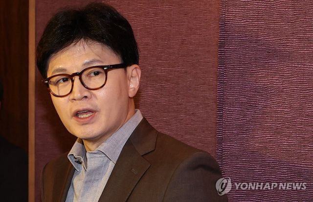 질문에 답하는 한동훈